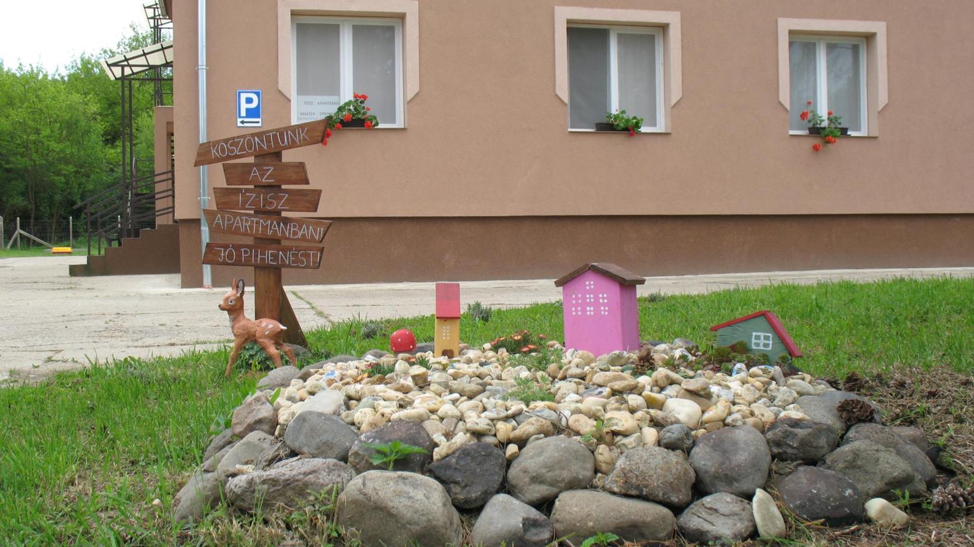 Izisz Apartman Matraterenye エクステリア 写真